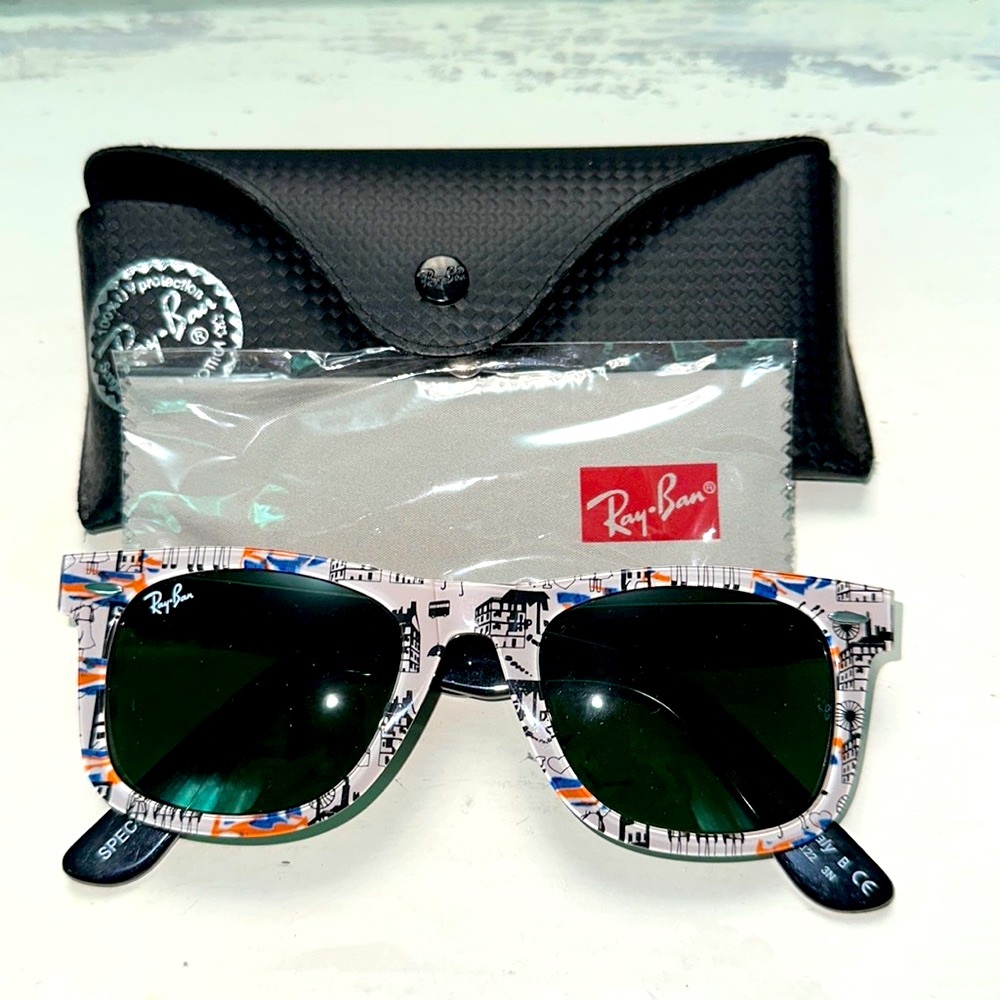 SPECIAL SERIES #8 Ray Ban Wayfarer London Print EUC